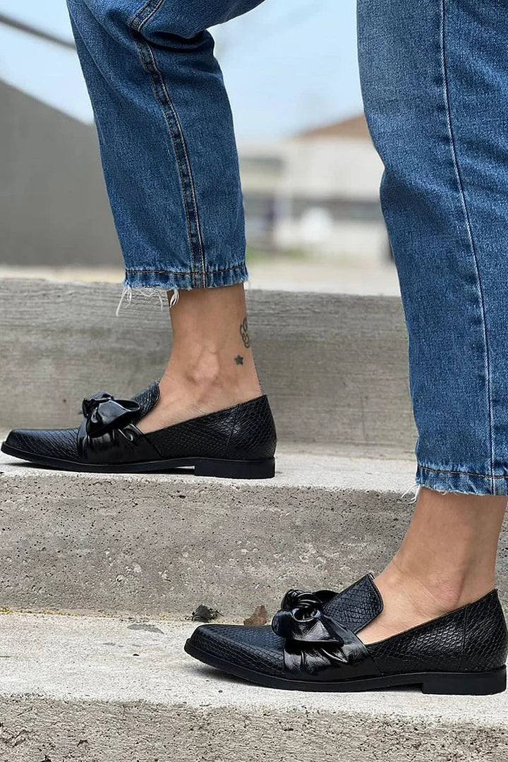 Chelsea | Bow Detail Pointed Flats